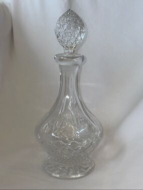 Crystal Decanter Diamond Cut Cross Hatch w Faceted Top Stopper